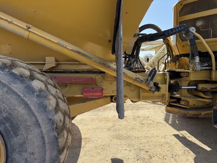 2010-caterpillar-740-image-41