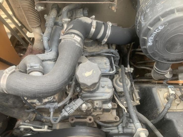 2011-case-tr270-image-7