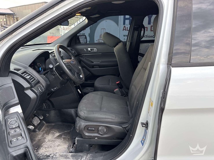 2018-ford-explorer-image-12