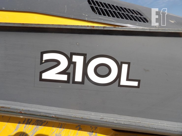 deere-210l-image-9
