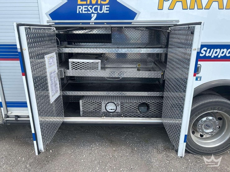 2013-ford-f550-image-17