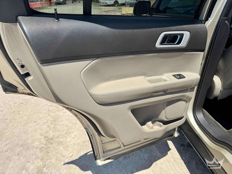 2011-ford-explorer-limited-image-20