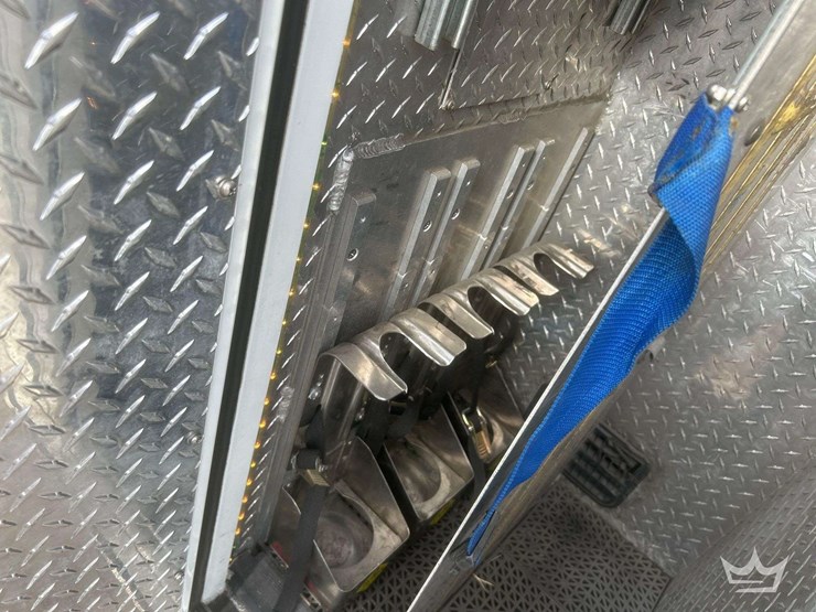 2003-freightliner-fl60-image-23