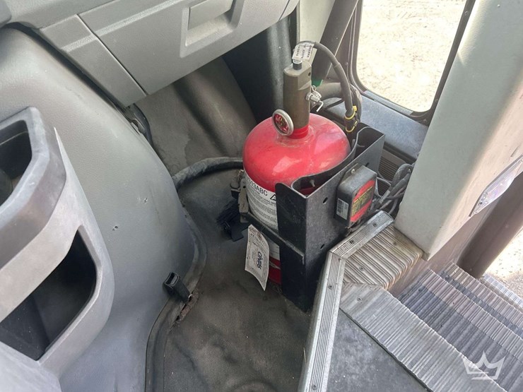 2014-ford-e-450-super-duty-shuttle-bus-image-29