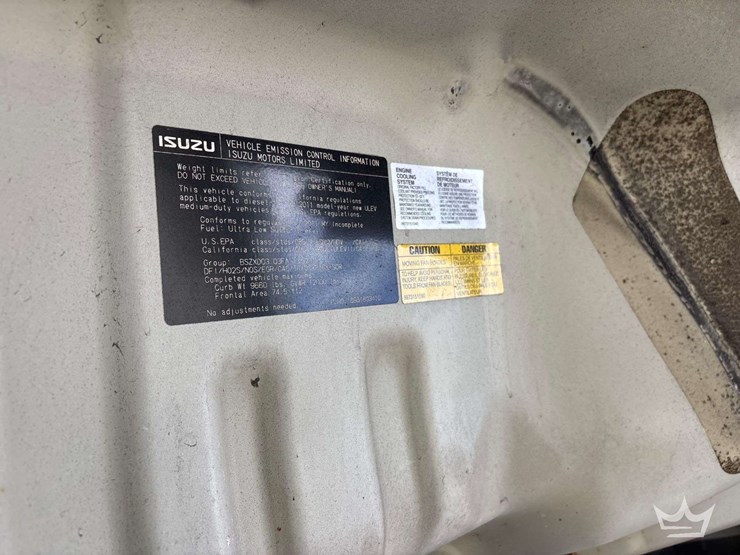 2011-isuzu-npr-image-16