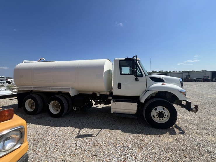 2018-international-7400-image-7