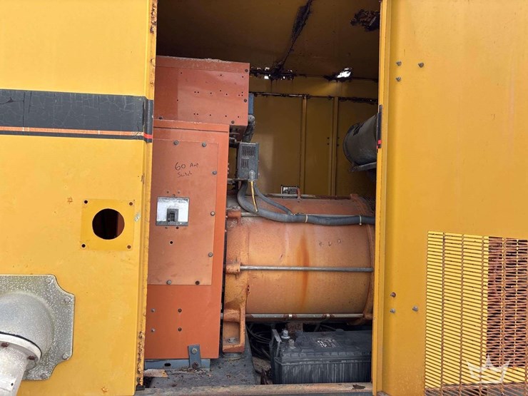 1997-generac-t/a-towable-175kw-diesel-generator-image-8