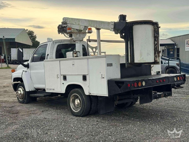 2005-chevrolet-c4500-altec-bucket-truck-image-4
