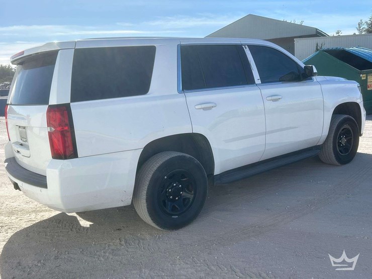 2017-chevrolet-tahoe-image-3