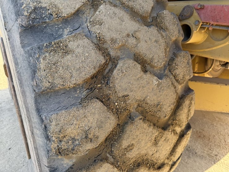 2010-caterpillar-740-image-91