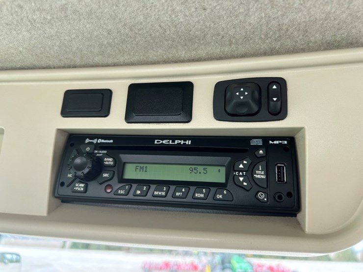 2013-john-deere-9560rt-image-44