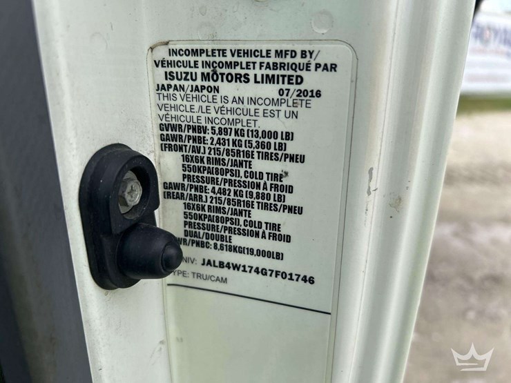 2016-isuzu-npr-image-5