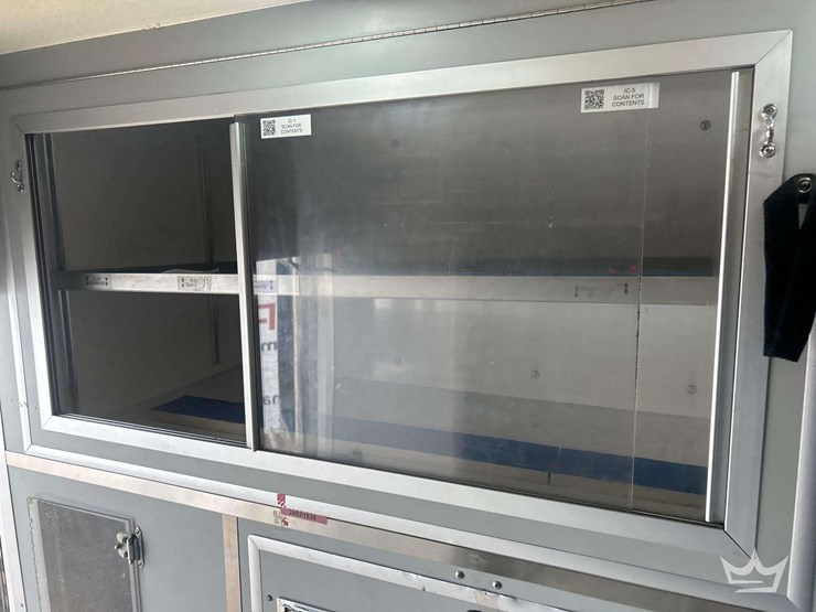 2004-freightliner-fl60-image-31