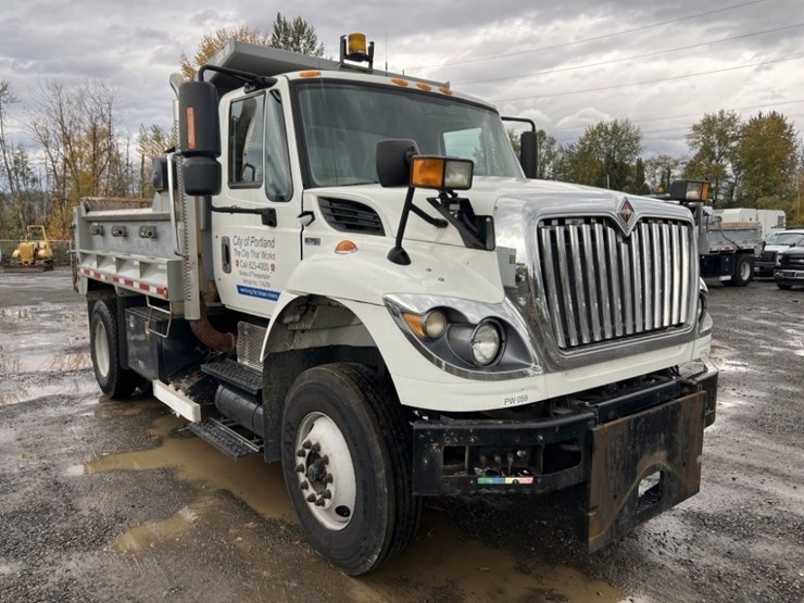 2013-international-7500-s/a-dump-truck-image-2