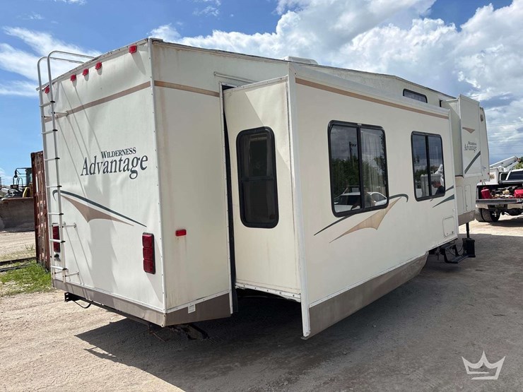 2004-fleetwood-wilderness-advantage-365-bsqs-38ft-t/a-5th-wheel-travel-trailer-image-43