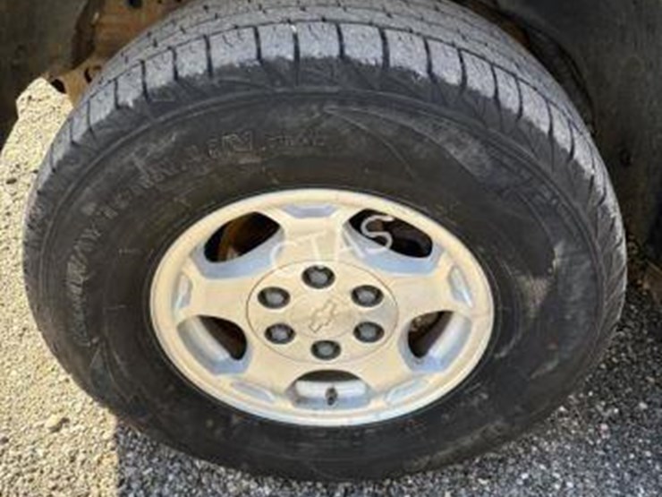 2005-chevrolet-tahoe-image-17