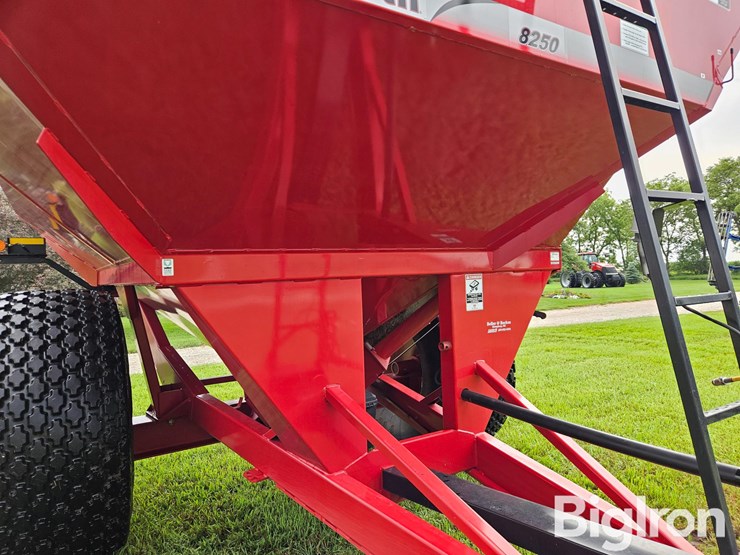 2015-unverferth-8250-image-18