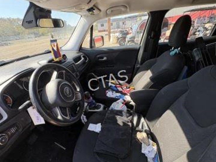 2015-jeep-renegade-image-13