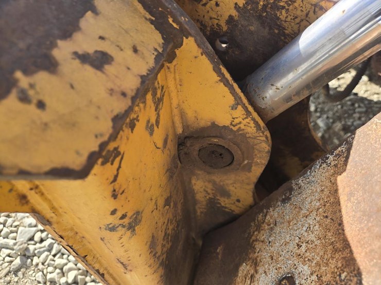 john-deere-329d-image-13