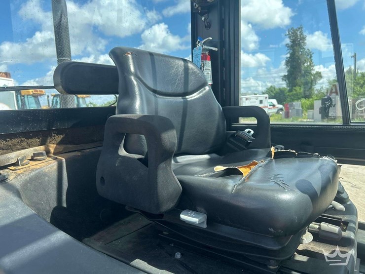 2009-yale-veracitor-135vx-12,150lbs-straight-mast-forklift-image-28