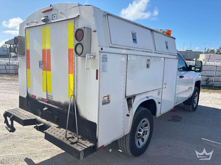 2015-chevrolet-silverado-3500hd-image-3