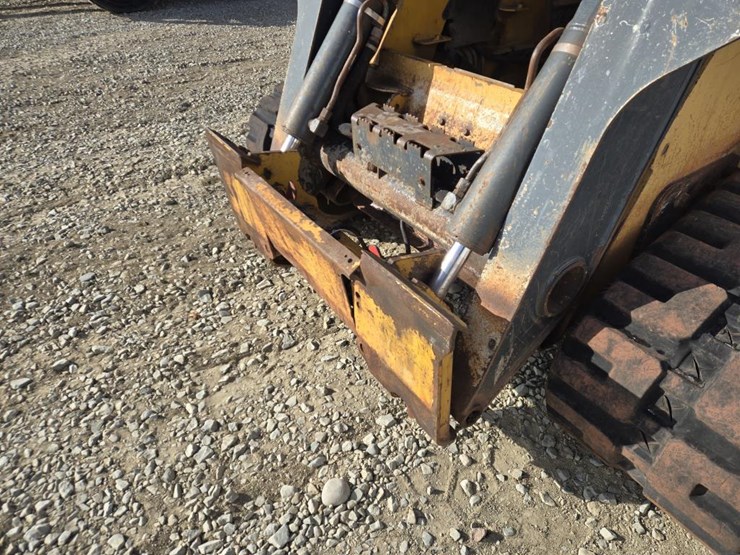 john-deere-329d-image-9