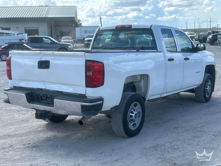 2015-chevrolet-silverado-2500-image-3
