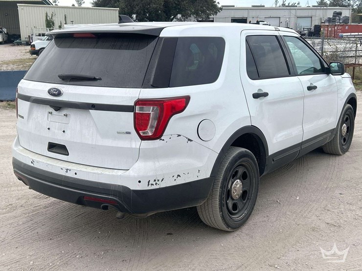 2016-ford-explorer-image-3