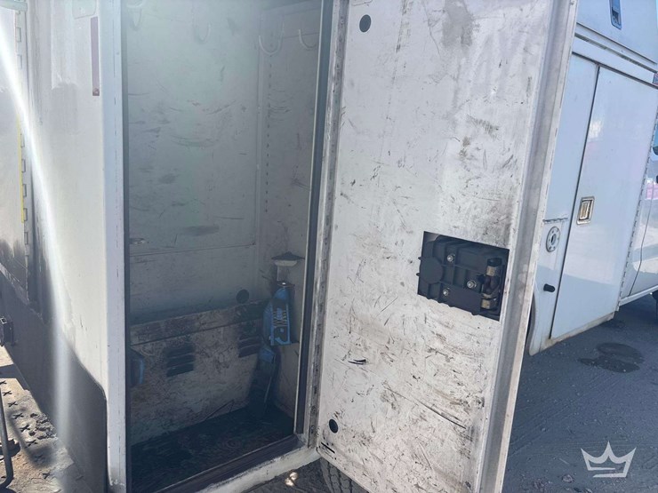 2015-chevrolet-silverado-3500hd-image-23