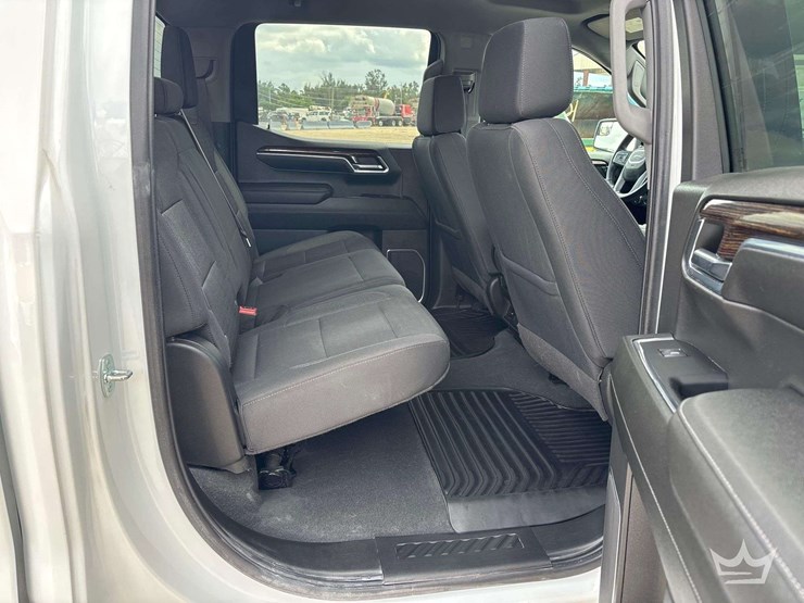 2023-gmc-sierra-1500-image-18