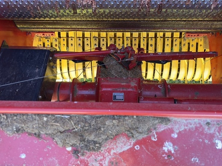 2010-new-holland-br7070-image-13