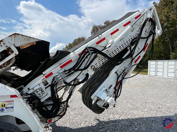 roadtec-cb100-sweeper-conveyor-image-38