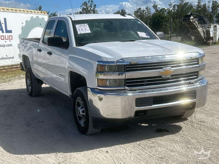 2015-chevrolet-silverado-2500-image-2