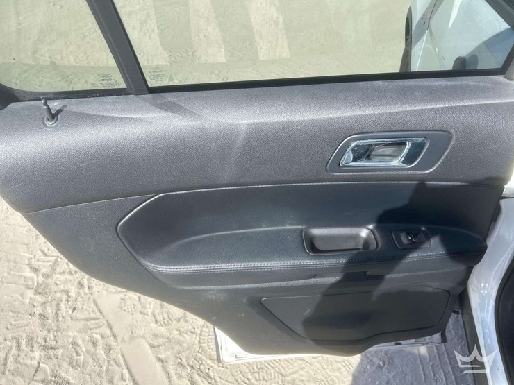 2016-ford-explorer-image-19