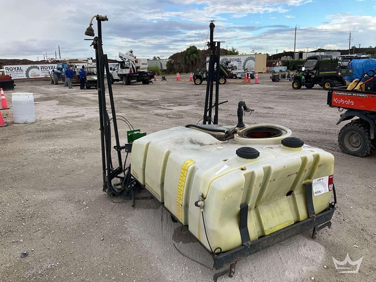 john-deere-hd300-sprayer-attachment-image-2