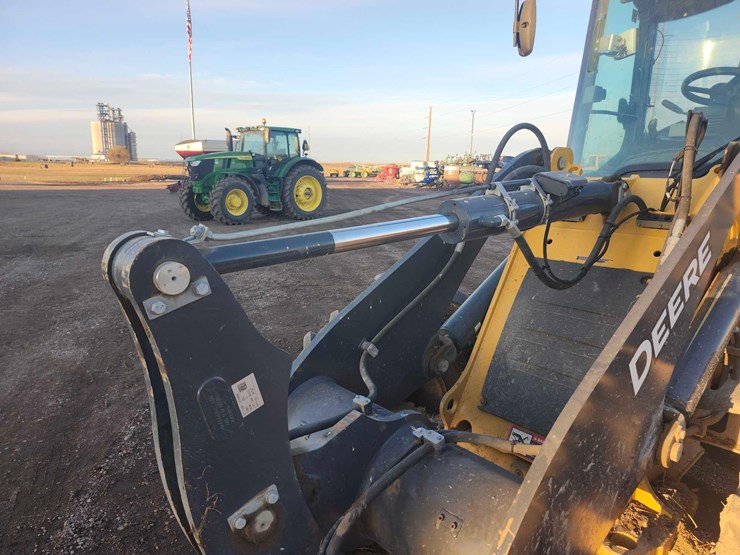 john-deere-324-image-22