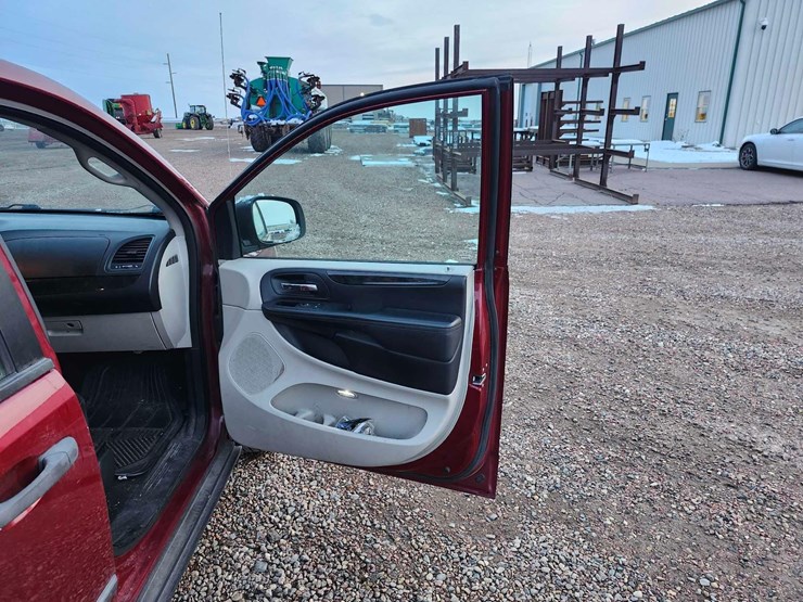 2014-dodge-grand-caravan-se-image-45