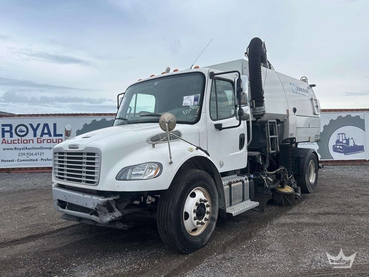 2019-freightliner-m2-106-image-1