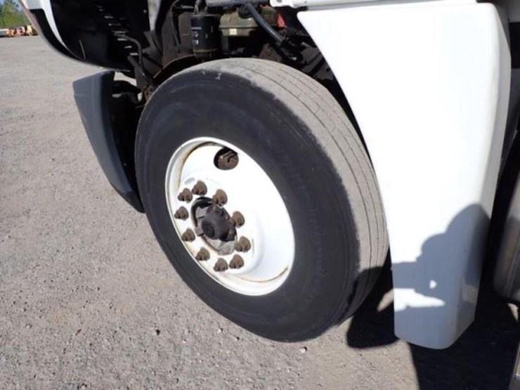 2010-freightliner-cascadia-t/a-hiway-tractor---day-image-39