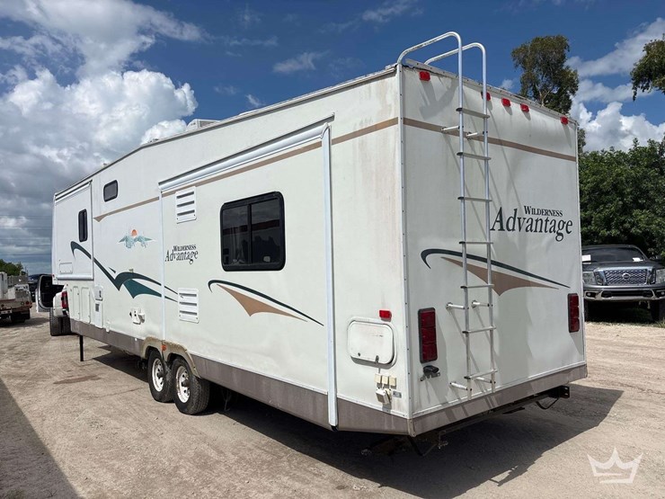 2004-fleetwood-wilderness-advantage-365-bsqs-38ft-t/a-5th-wheel-travel-trailer-image-4