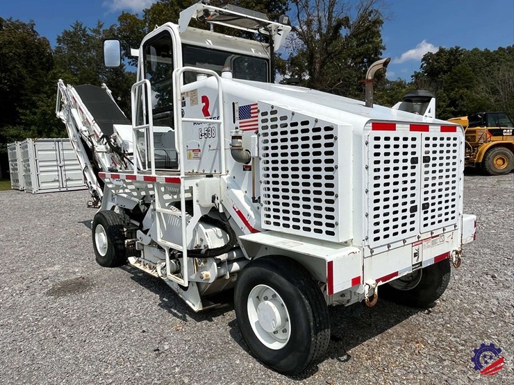 roadtec-cb100-sweeper-conveyor-image-28