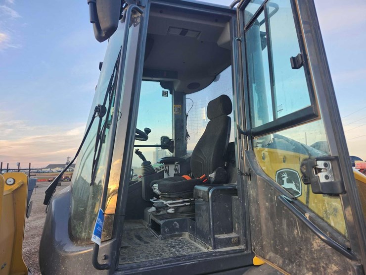 john-deere-324-image-43