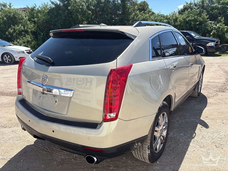 2010-cadillac-srx-image-3