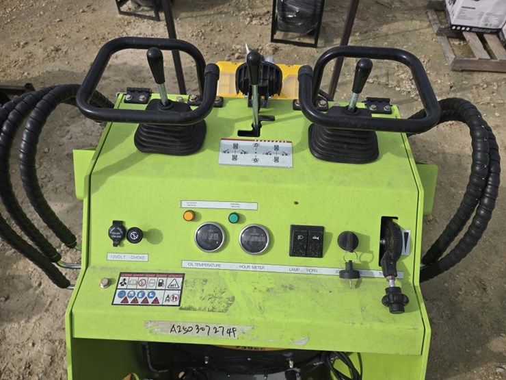 #6013-•-new-landhero-mini-skid-steer-loader-w/-tracks-image-8