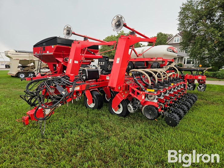 2007-white-8524c-24r20-planter-image-2