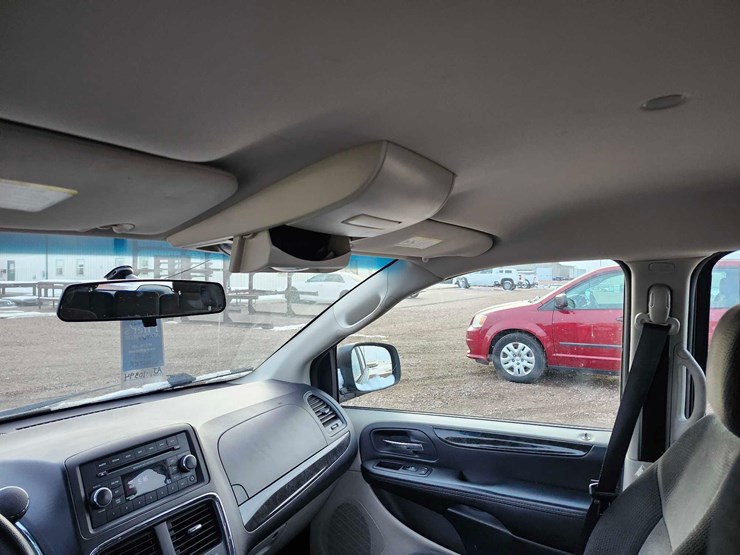 2015-dodge-grand-caravan-image-34