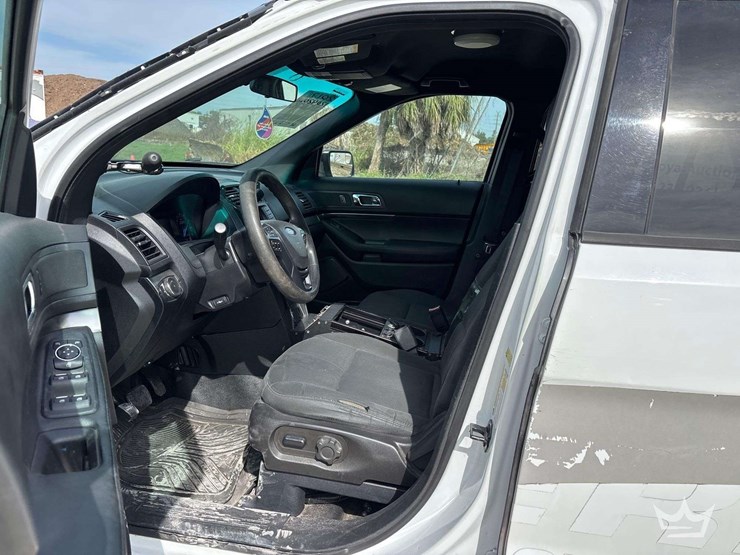 2017-ford-explorer-image-12