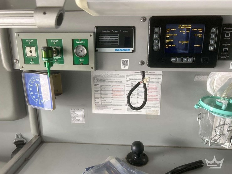 2005-freightliner-m2-106-image-59