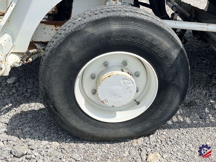 roadtec-cb100-sweeper-conveyor-image-7