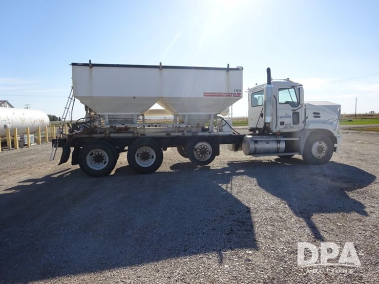 2004-mack-vision-dry-tender-truck-(pz14165,-unit-17539)-image-16